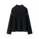 The new casual knitted sweater with a contrasting color and patchwork line design is sleeveless and simple The new casual knitted sweater with a contrasting color and patchwork line design is sleeveless and simple