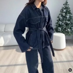 A casual suit for women with visible thread decoration, a belt, flap decoration, long-sleeved lapels, loose shirt, jacket, straight-leg trousers and casual wear